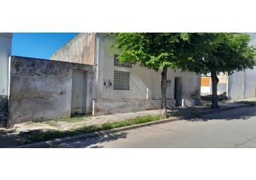 PROPIEDAD A RECICLAR CON TERRENO AMPLIO CALLE SAN MARTIN 169